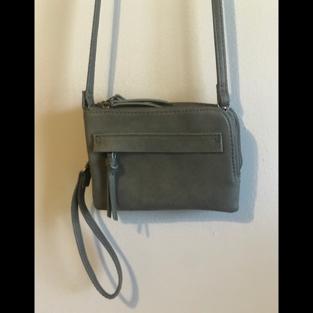 Universal thread crossbody purse